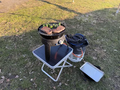 Grillkväll på First Camp City Stockholm med saftiga köttbitar på grillen