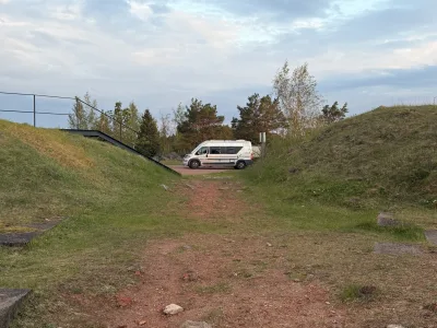 Vi hittade en fin fricampingplats vid Notvikstornet omgiven av gröna vallar