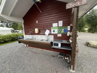 Vid check-in på Persköps ställplats fanns både diskho och mikrovågsugn tillgängliga för oss