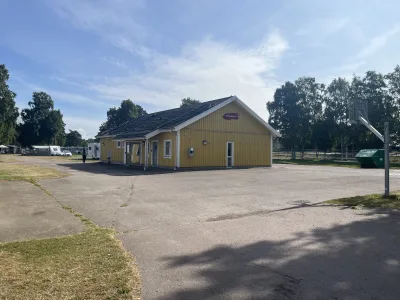Vi checkade in på First Camp Vadstena en solig sommardag