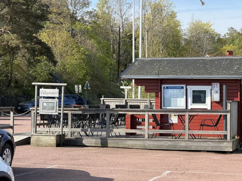 Vi checkade in på Saltviks Marina, en mysig ställplats med allt vi behövde